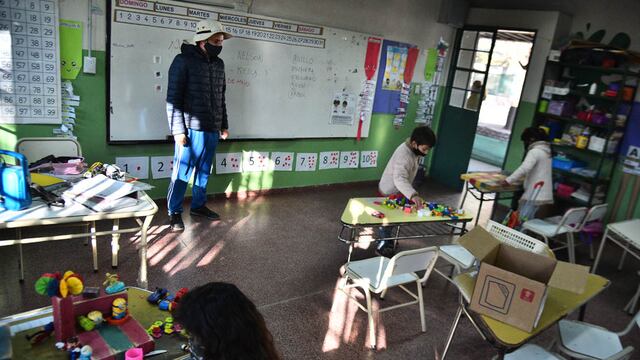 Escuela municipal Saúl Taborda. Pocos alumnos de primer grado.
Este lunes se reinician las clases presenciales en la Provincia.
(Pedro Castillo/ La Voz)