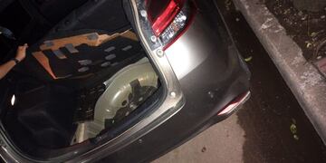 Dos autos fueron violentados en calle Martel de los Ríos.