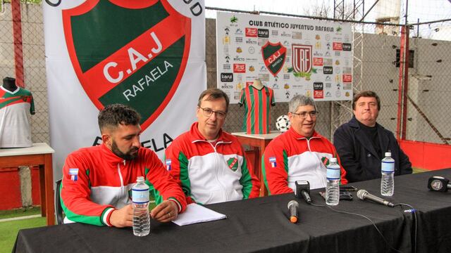 Los dirigentes Fernando Carrascal, Luis Kujawinski, Omar Barreto y Fabián Zbrun - Liga Rafaelina de Fútbol-.