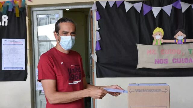 Martín Racca emitió su voto en el Colegio San José