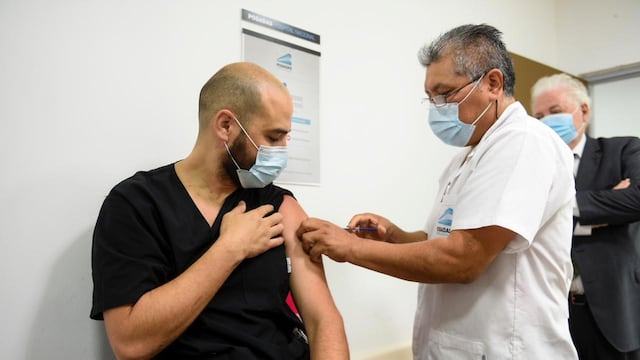 Se empieza a aplicar la vacuna Sputnik V contra el coronavirus en Argentina. (Hospital Posadas)