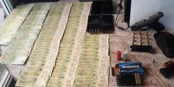 Ocho allanamientos dejaron tres detenidos, secuestro de dinero, armas y joyas por un robo comando en Yerba Buena