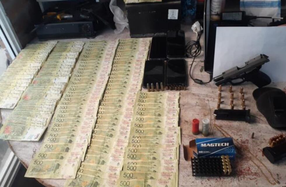 Ocho allanamientos dejaron tres detenidos, secuestro de dinero, armas y joyas por un robo comando en Yerba Buena