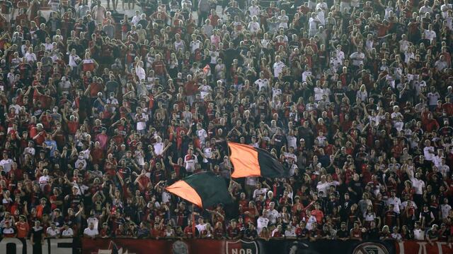 El equipo ganó su primer duelo del año en el Estadio Marcelo Bielsa ante una mutitud de hinchas.