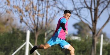 Mariano Miño, la cuota de fútbol para Belgrano. Por izquierda y más suelto en el "modelo Farré" (Prensa Belgrano).
