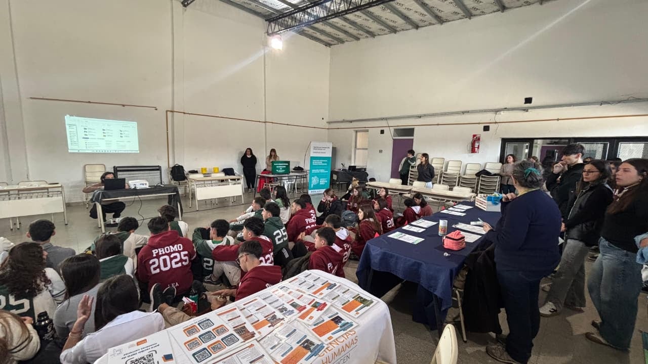 Gonzales Chaves: Se realizó la muestra de Carreras 2025 y ofertas 2026