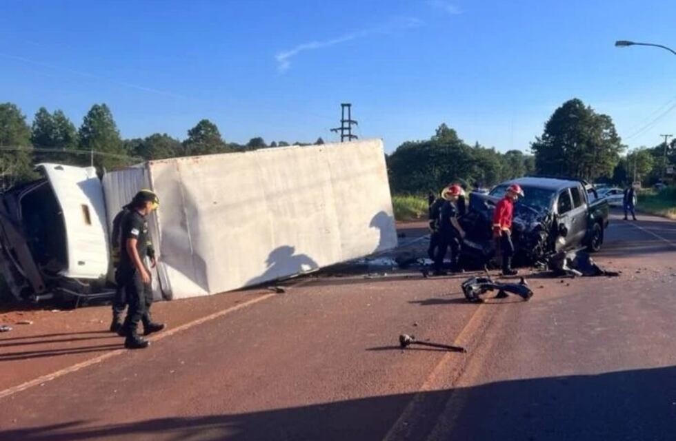 Choque entre un camión y un auto dejó tres heridos en Oberá