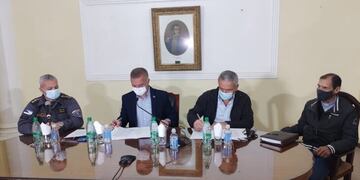 Firman rúbrica para que internos de penales confeccionen muebles de madera.