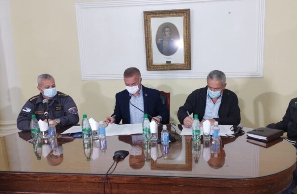 Firman rúbrica para que internos de penales confeccionen muebles de madera