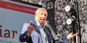 El gobernador Morales participó como orador en el tradicional Desayuno COVIAR, donde revindicó al sector vitivinícola como "expresión de potencial productivo del interior del país".