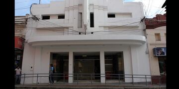 El Cine Select, ubicado en pleno centro de San Salvador de Jujuy, podría ser adquirido por la Municipalidad.