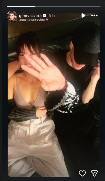 Gimena Accardi junto a un misterioso hombre