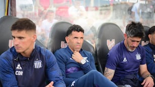 Carlos Tevez puede tener hasta ocho bajas de cara a la temporada 2026. (José Gabriel Hernández y Javier Ferreyra / La Voz)