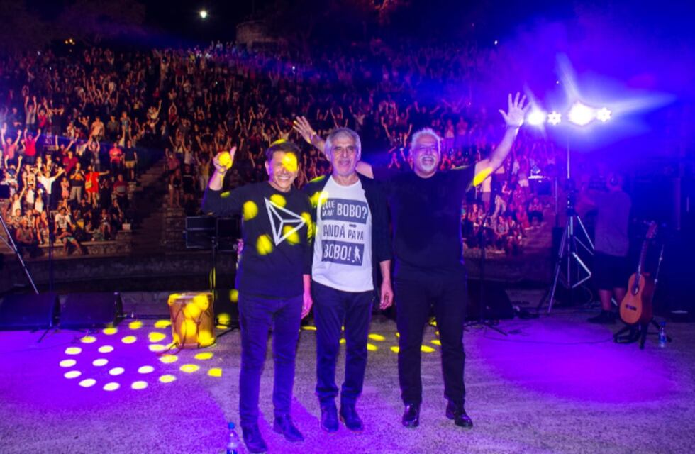 Mas de 2000 personas disfrutaron en el Anfiteatro de Paraná el show de Peteco Carabajal