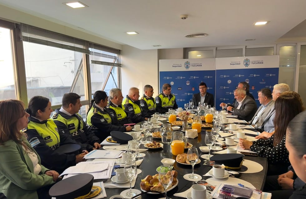 “Cuidar a quienes nos cuidan”: la consigna de Jaldo para la seguridad