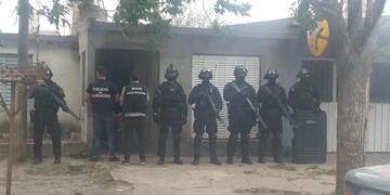 Uno de los operativos policiales en la localidad santafesina de Frontera en el marco de la causa por los disparos al Hospital de San Francisco. (Policía)