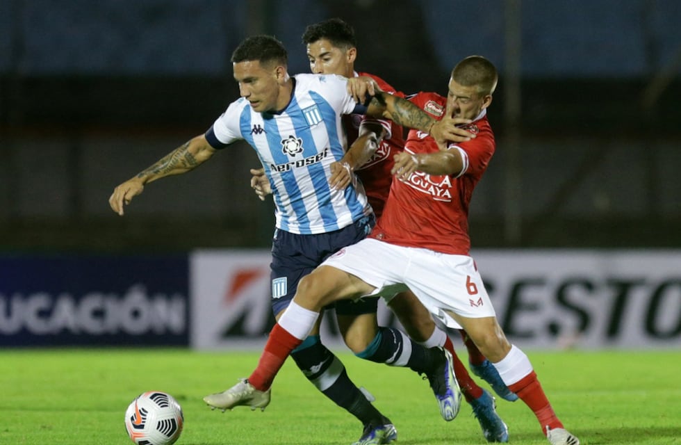 Racing rescató un empate ante Rentistas en su debut en la Copa Libertadores