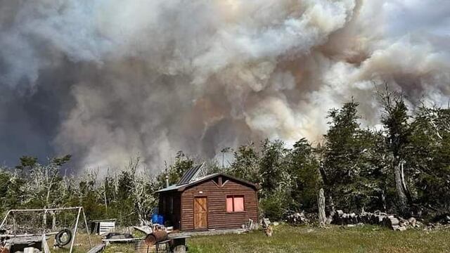 Arde Tierra del Fuego:  la superficie afectada por el incendio se estima en 6500 hectáreas