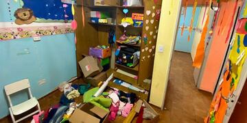 Los ladrones rompieron los muebles del establecimiento.