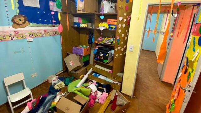 Los ladrones rompieron los muebles del establecimiento.