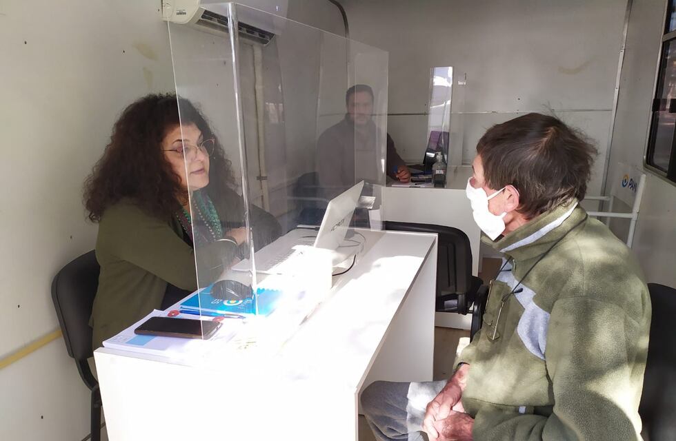 PAMI y ANSES realizaron más de 40 trámites y consultas en Rafaela en Acción