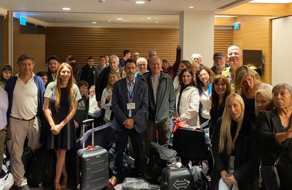 “Regreso seguro”: los emocionantes videos de los argentinos trasladados de Israel a Roma