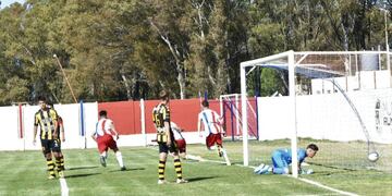 Rosario empató 1 a 1 con Olimpo. Juan Garay hizo el gol tricolor.