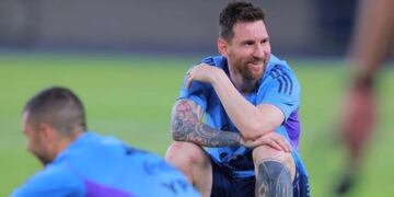 Lionel Messi disfruta de una nuevo trabajo con la selección argentina en Beijing. (@leomessi)