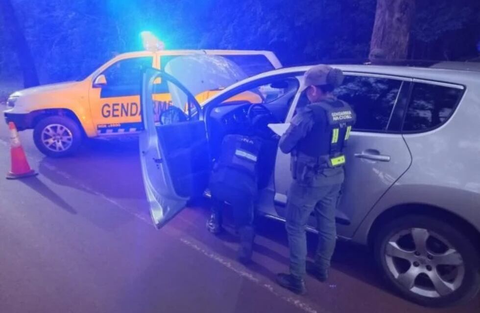 Gendarmería detuvo a dos hombres en Apóstoles e incautó un auto robado