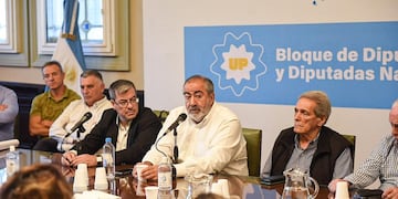 Héctor Daer y Carlos Acuña, de la CGT (Foto: Prensa UP)