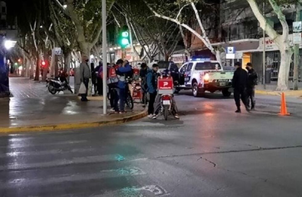 Un repartidor de Pedidos Ya fue atropellado por una automovilista en Capital