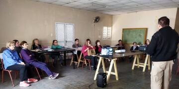 Charla de "Ojos en Alerta" en los talleres barriales