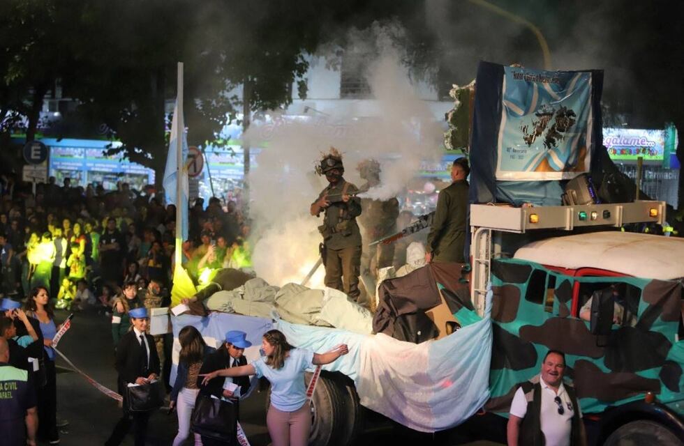 Miles de sanrafaelinos coparon las calles y disfrutaron de la Farándula estudiantil