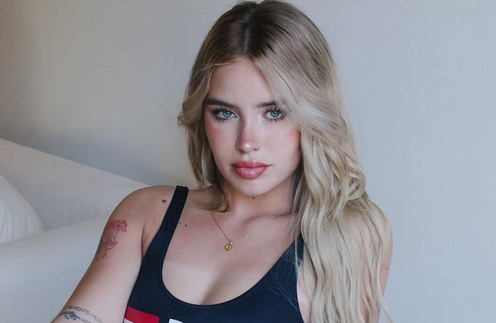 Mini falda y top escotado: Coti Romero apostó por un look amarillo que dejó sin palabras a sus fans