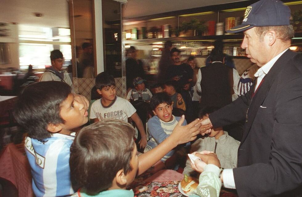 La vez que Timoteo Griguol invitó a comer lomitos a más de 20 niños humildes