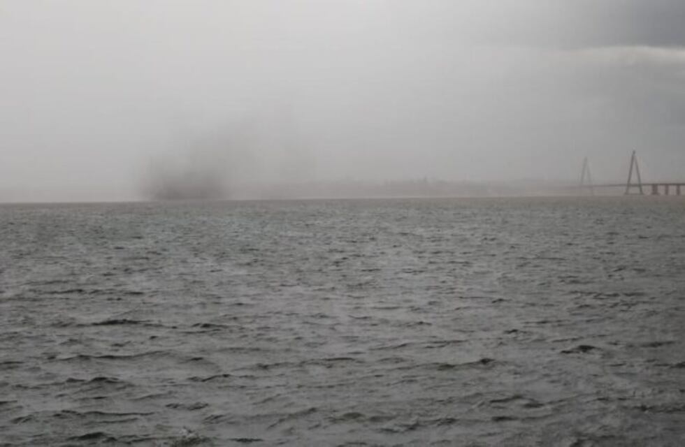 Una tromba se produjo sobre el río Paraná cerca del puente Posadas-Encarnación