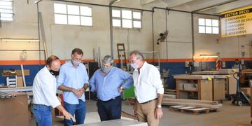 El ministro de la Producción, Daniel Costamagna y el secretario de Industria, Claudio Mossuz recorrieron empresas en Rafaela