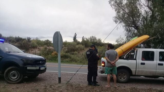 La Policía y Bomberos montó un operativo de búsqueda para dar con los turistas perdidos en el río Atuel. Foto Alerta San Rafael.