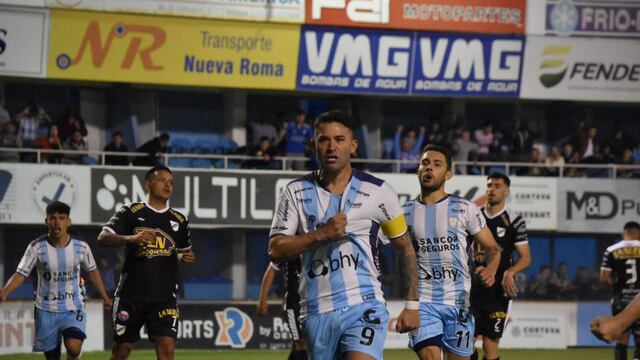 Bieler, autor del primero y tercero de los goles de Atlético de Rafaela