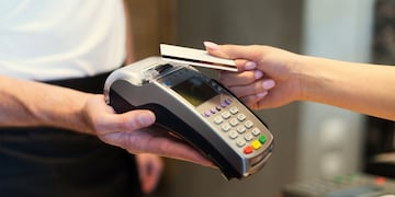 ARCA prohíbe tarjetas de crédito y débito a miles por no cumplir con este requisito clave.