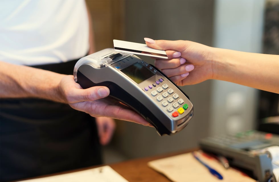 ARCA prohíbe el uso de tarjetas de crédito y débito a miles por no cumplir con este requisito clave