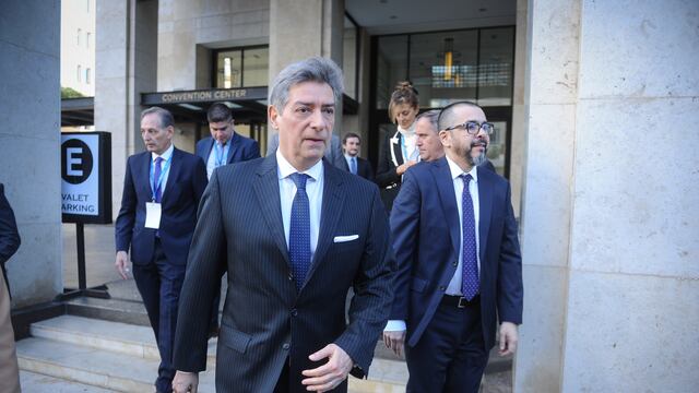 Horacio Rosatti junto a su asesor Silvio Robles en la Amcham. Foto: Federico López Claro.