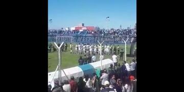 Guillermo Brown de Puerto Madryn brindó un breve homenaje al campeón de la Primera Nacional: Belgrano.