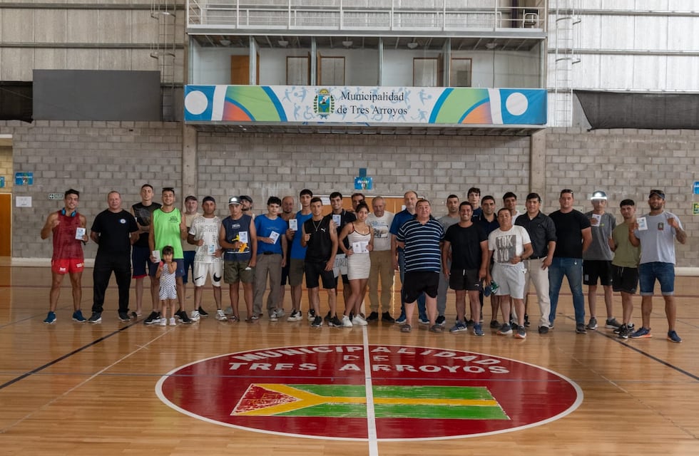 Tres Arroyos: muestra de boxeo frente a la Municipalidad