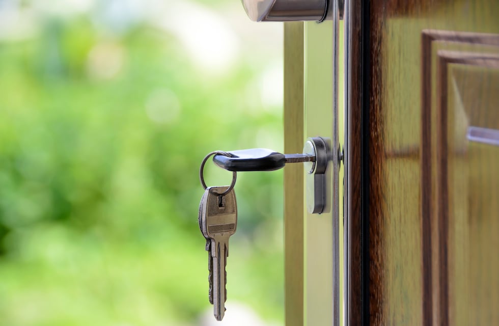 Dónde colocar las llaves del hogar para no perder dinero, según el Feng Shui