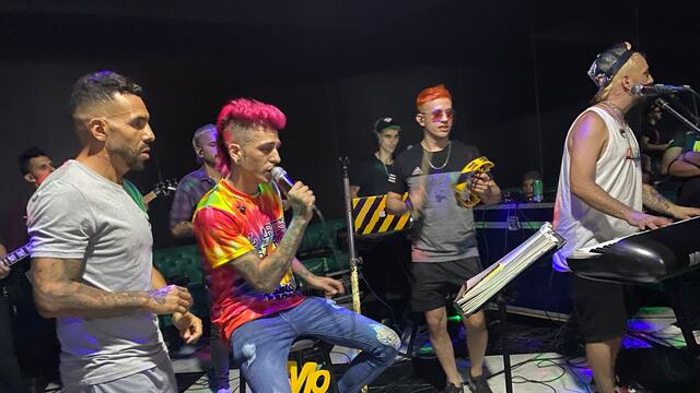 Carlos Tevez festejó su cumpleaños y subió un polémico video con dedicatorias a Juan Román Riquelme y Raúl Cascini.