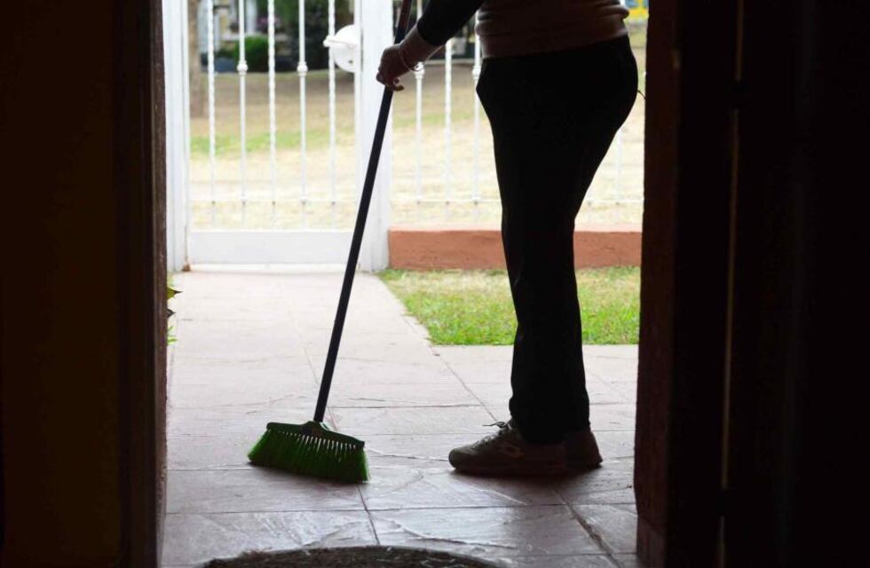Las preocupantes estadísticas en el personal doméstico: más del 95% son mujeres y la mayoría no recibe aportes jubilatorios