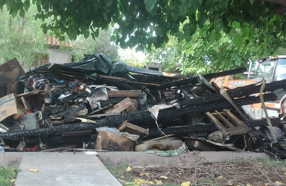 Un incendio destruyó su hogar, pide la solidaridad de los mendocinos para conseguir materiales de construcción y volver a levantarlo
