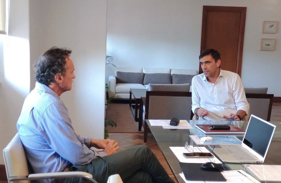 Encuentro entre Rogelio Iparraguirre y el Ministro de Obras Públicas de la Nación para mejoras en Tandil