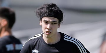 El joven santafesino tiene 24 años y el club lo inscribió en febrero para disputar el torneo.